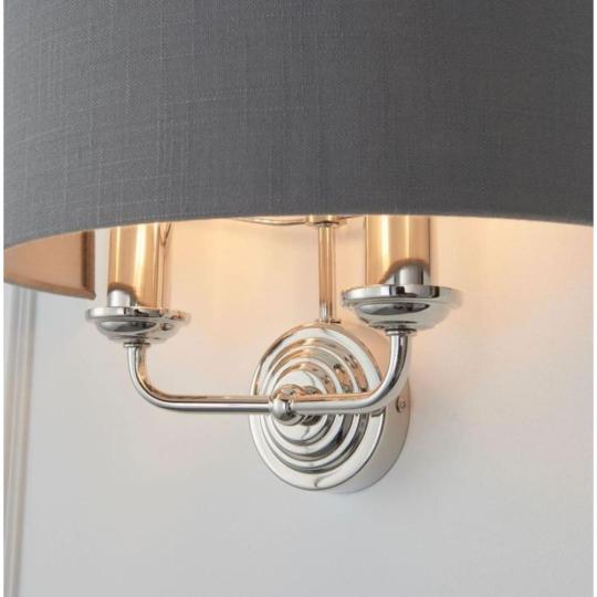 klasicky strieborny svietnik s textilnym tienidlom dvojite osvetlenie medzi dverami obyvacka chodba spalna atmosfera svetlo obcianska elegantna lammeridiana interierovy obchod budapest elegantna lobby restauracia hotel.jpg